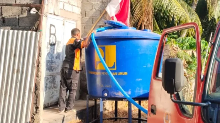 BPBD Buleleng Salurkan 10 Ribu Liter Air Bersih ke Warga Sinabun