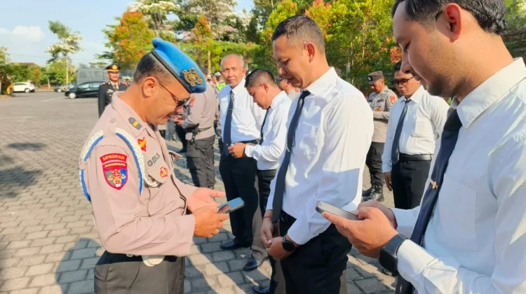 Cegah Judi Online, Propam Polres Jembrana Periksa 127 Ponsel Personel