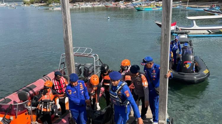 Hari Kelima, Tim SAR Temukan Korban Jatuh di Selat Bali