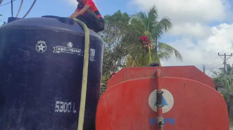 Kekeringan Meluas, BPBD Jembrana Salurkan 532 Ribu Liter Air Bersih