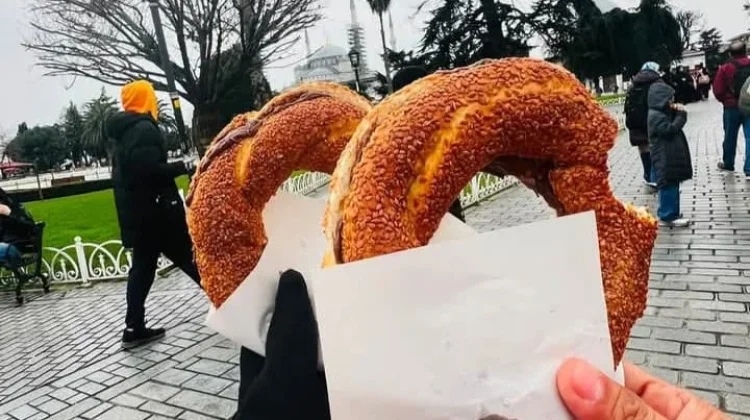 Mengenal Simit, Roti Wijen Ikonik dari Turki