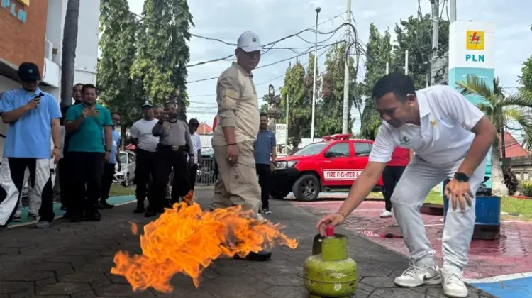 PLN Bali Utara Gandeng Damkar Buleleng Simulasi Kebakaran Darurat PLN