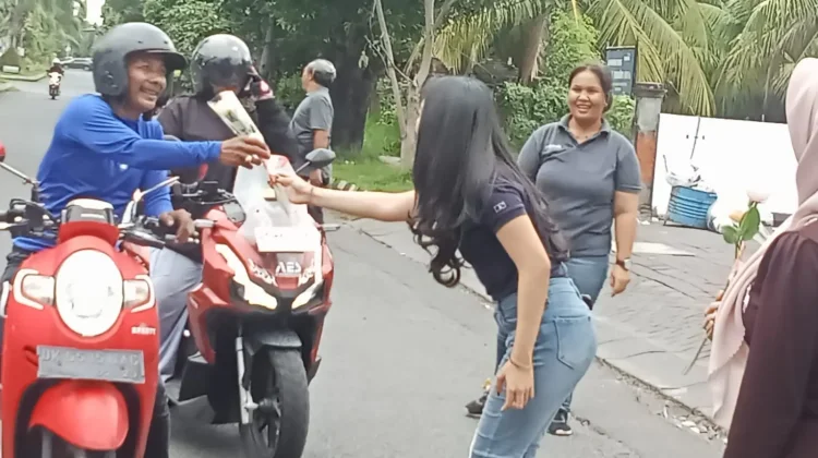Amanda Law Office Berbagi Coklat dan Bunga jelang Hari Kasih Sayang