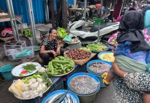 Pembeli Sesuaikan Belanja, Harga Mulai Bergerak