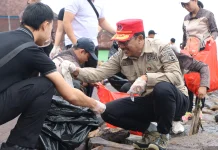 Pramuka Buleleng Lakukan Bakti Resik Serentak di Pantai Pengastulan