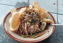 Tipat Cantok: Sajian Sederhana Khas Cita Rasa Bali