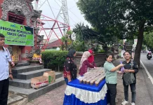 DWP RRI Singaraja Gelar Pembagian Takjil Gratis di Bulan Ramadhan