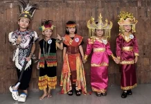Lomba Fashion Show Adat Nusantara STIE Satya Dharma Singaraja