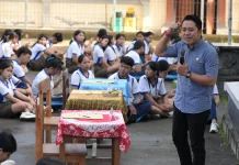 KPU Buleleng Edukasi Demokrasi Pemilih Pemula di SMKN 1 Seririt