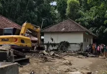 Pasca Banjir Bandang Banjar, Pemerintah Turunkan Alat Berat Bersihkan Material