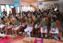 Wagub Bali Tinjau Dampak Banjir Bandang di Banjar, Salurkan Bantuan untuk Siswa
