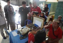 Bupati Jembrana Tinjau Langsung Pemeriksaan Mata dan Operasi Katarak Gratis