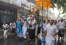 Prosesi Melasti Pura Agung Jagatnatha Buleleng jelang Nyepi