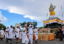 Ikuti Rangkaian Upacara Mapepada, Bupati Ajak Umat Hindu Maknai Catur Brata