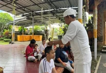 Tegteg Penyeneng dan Benang Tetebus Simbol Keteguhan Jiwa