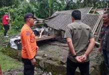 Rumah Warga Pergung Roboh Diterjang Angin Kencang