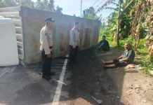 Truk Box Terguling di Jalur Denpasar–Gilimanuk, Arus Sempat Buka Tutup