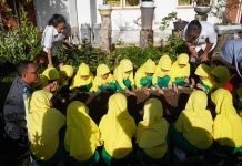 Distankan Buleleng Kenalkan Bertani sejak Dini, Ajak Anak TK Menanam dan Merawat