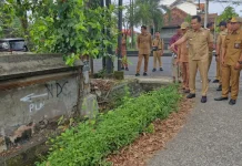 Bupati Jembrana Tinjau Proyek Jalan dan Edukasi Pengelolaan Sampah