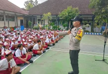 Bhabinkamtibmas Candikusuma Edukasi Siswa Cegah Perundungan