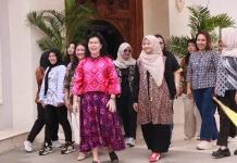 Hari Kartini, Pegawai Wanita PLTU Celukan Bawang Tampil Berbalut Batik
