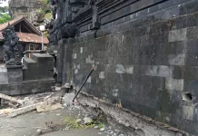 Abrasi Ancam Pura Tirta Rambut Siwi di Jembrana