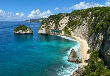 Panorama Menakjubkan Pantai Diamond Nusa Penida