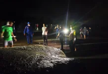 Paus Terdampar Akhirnya Dikuburkan