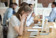 Cara Jitu Atasi Deep Work Di Tengah Kebisingan Ruang Kerja Bersama