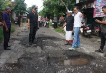 Jalan Rusak di Alasangker Dikeluhkan Warga, Perbaikan Darurat Mulai Dilakukan