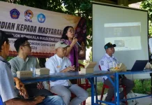 Undiksha Latih Digitalisasi Pengrajin Tenun Endek Kolok Bengkala
