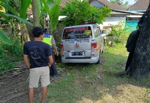 Ambulans Pembawa Jenazah Tabrak Pagar di Melaya