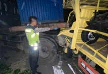 Tabrakan Antar Truk di Banyubiru, Sopir Dilarikan ke RSU