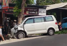 Tabrakan CR-V dan APV di Melaya, Dua WNA asal China Terluka
