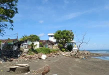 Abrasi Ketapang Lampu Kian Parah, Rumah Warga Rusak dan Ditinggalkan
