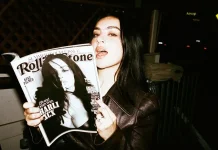Lewat "BRAT", Charli XCX Bangun Persona yang Mendunia