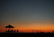 Pasir Hitam Pantai Giri Emas, Terapi Kesehatan Alami bagi Warga
