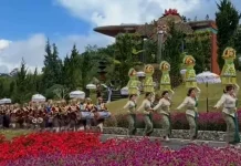 Parade Budaya Bali Semarakkan The Blooms Garden Bedugul