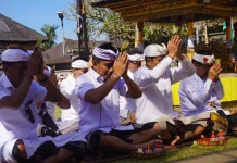 Pemkab Jembrana Laksanakan Bhakti Penganyar di Pura Mandara Giri