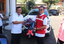 Bupati Buleleng Serahkan Mobil PMI, Perkuat Respons Bencana Daerah