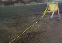 Dipicu Jalan Berpasir, Pemotor Jatuh Terseret