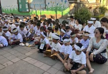 Hari Kedua MPLS, SD Tribaja Gelar Upanayana