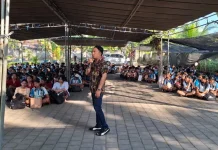 KPU Jembrana Edukasi Pemilih Pemula lewat MPLS Sekolah
