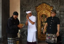 Wabup Supriatna Salurkan Punia Rp91 Juta untuk Ngaben Massal Tambakan