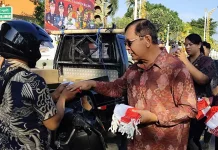 Sambut HUT RI Ke-81, Pemkab Buleleng Bagikan 10 Ribu Bendera Merah Putih