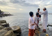 Fenomena Melukat antara Tren Modern dan Kajian Sastra Suci