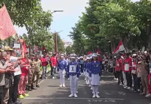 Ratusan Regu SD Meriahkan Lomba Gerak Jalan 8 Km HUT Ke-81 RI di Buleleng