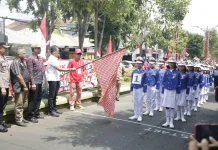 Ratusan Regu SD Meriahkan Lomba Gerak Jalan 8 Km HUT Ke-81 RI di Buleleng