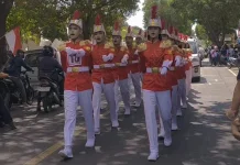 Euforia Penonton Kobarkan Semangat Peserta Gerak Jalan