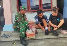 Babinsa Dampingi Penyaluran Bantuan untuk Siswa Disabilitas di Sawan